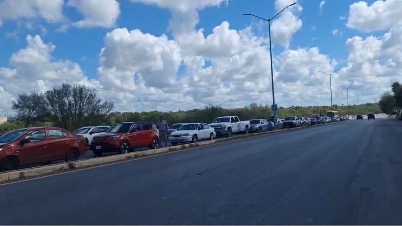 Nuevo Laredo Registra Largas Filas por Caída del Sistema de CBP
