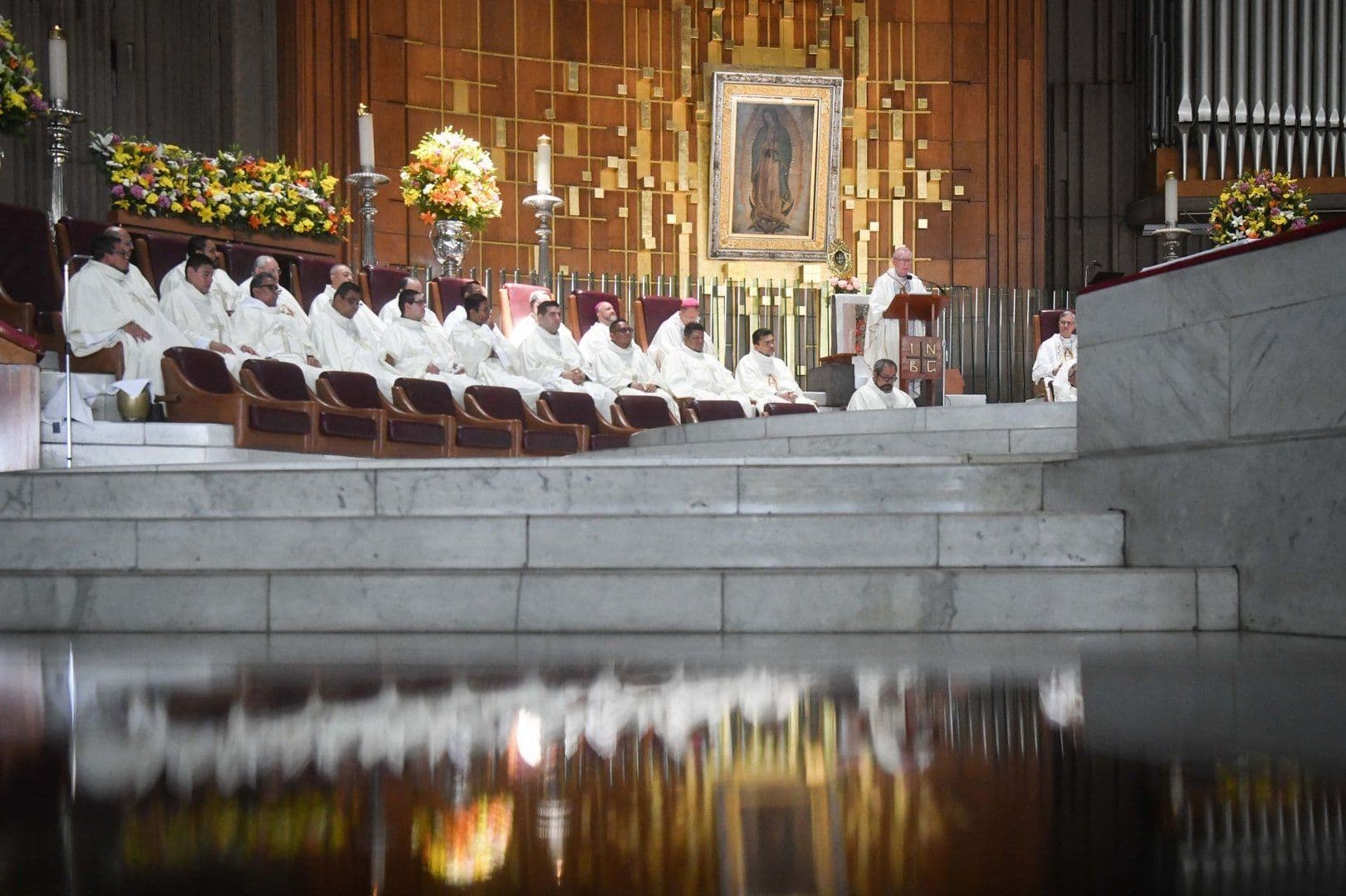 La Nueva Basílica de Guadalupe fue construida ante la necesidad de contar con un recinto de mayor capacidad y debido a los problemas estructurales que presentaba el antiguo templo.