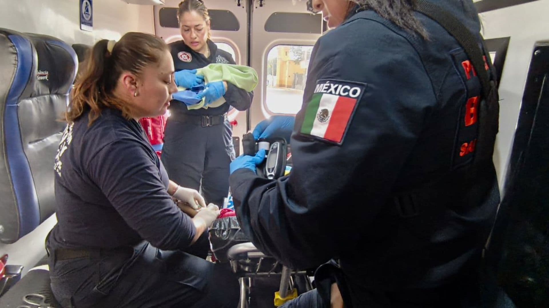 Policías Ayudaron Mujer Parto Gemelas Santa María Tonantzintla San Andrés Cholula Puebla
