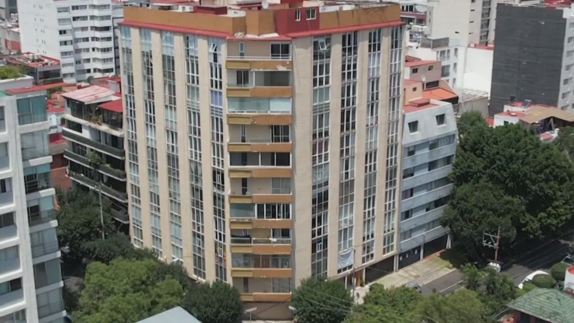 Edificio en Patricio Sanz dañado por el sismo de 2017.