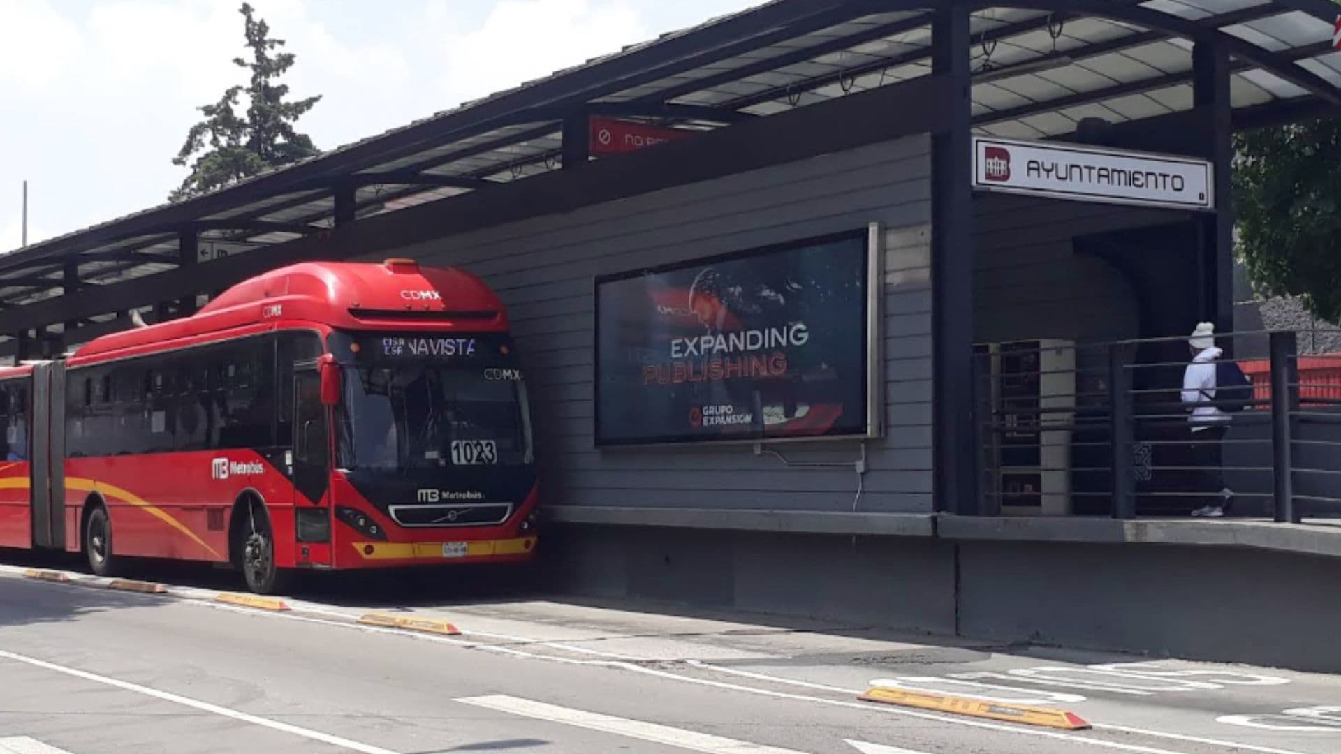 Así captaron la riña entre dos mujeres policía en el Metrobús CDMX