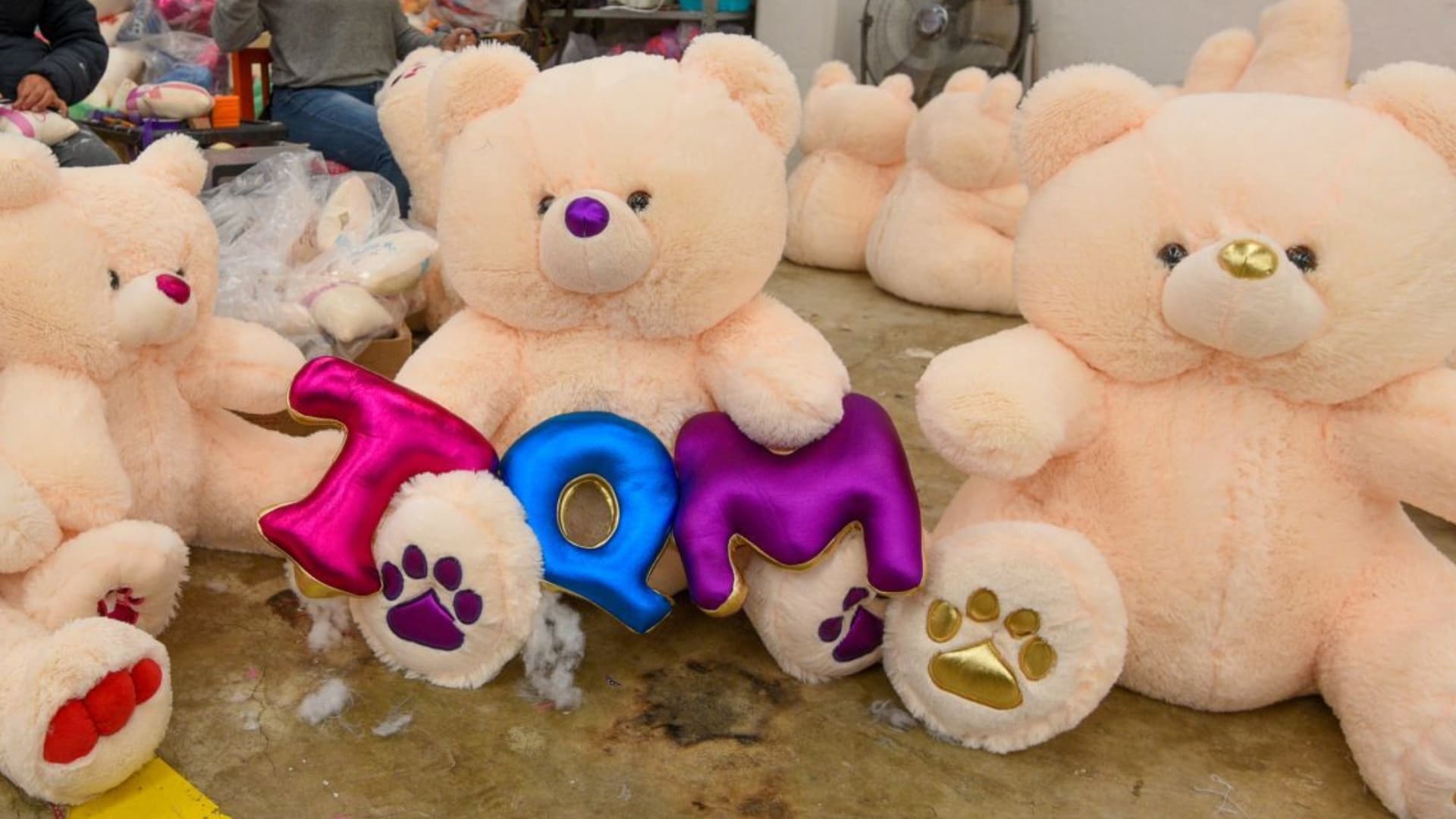 Detienen a mujer con peluche con armas en Tijuana