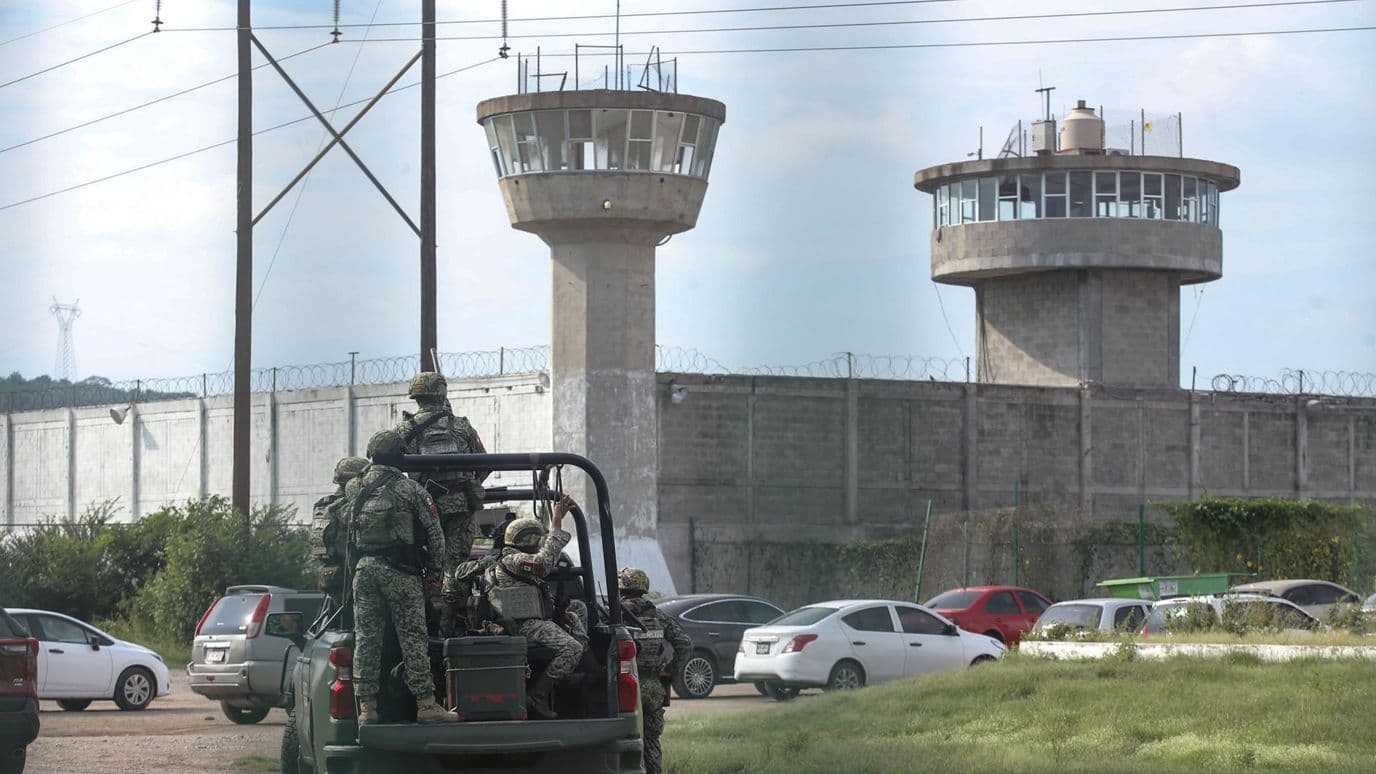 Fuerzas Armadas custodian Penal El Castillo en Mazatlán, Sinaloa