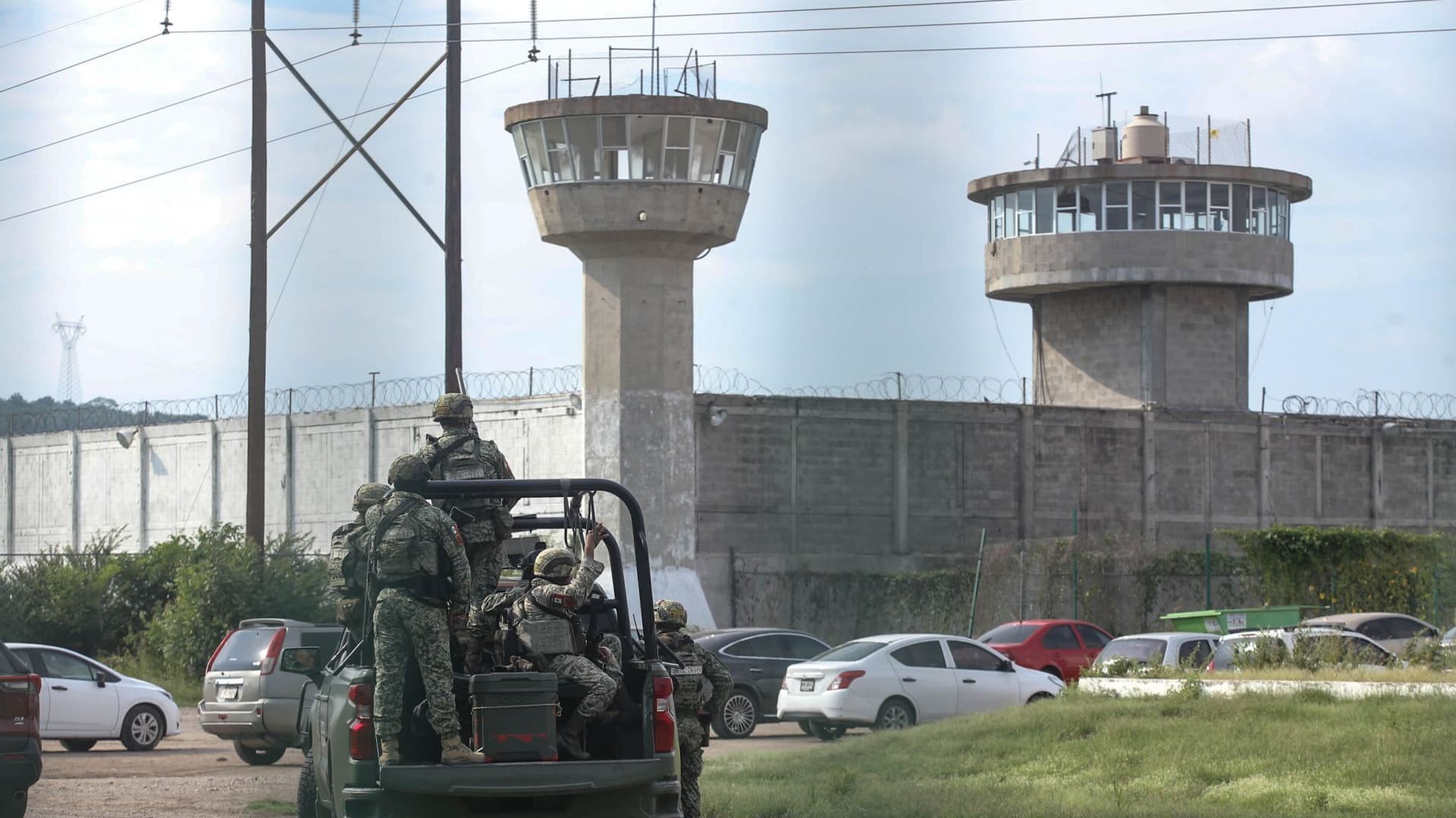 Fuerzas Armadas custodian Penal El Castillo en Mazatlán, Sinaloa