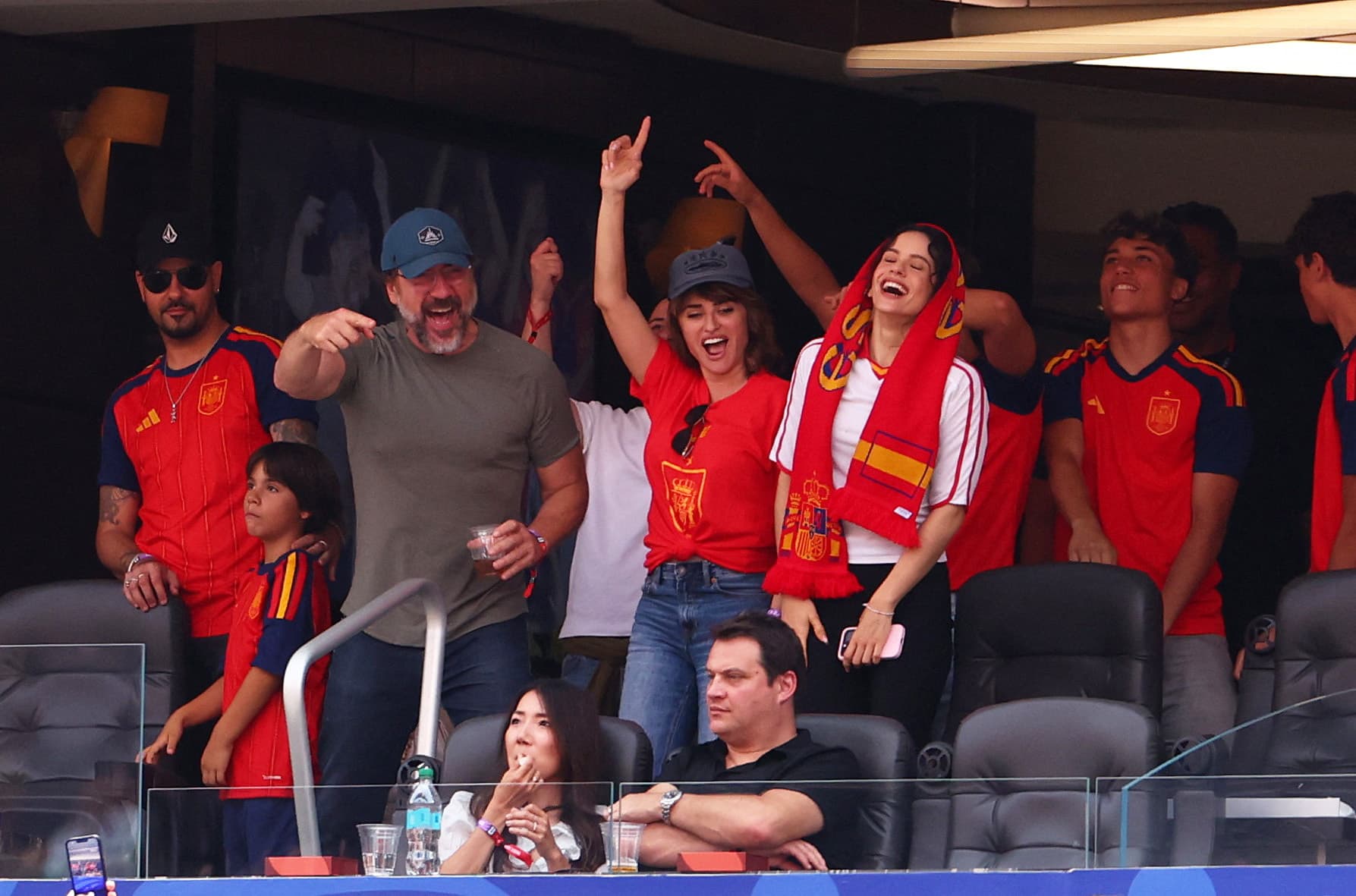 Penélope Cruz, Rosalía y las Celebridades que Asistieron al España vs Austria