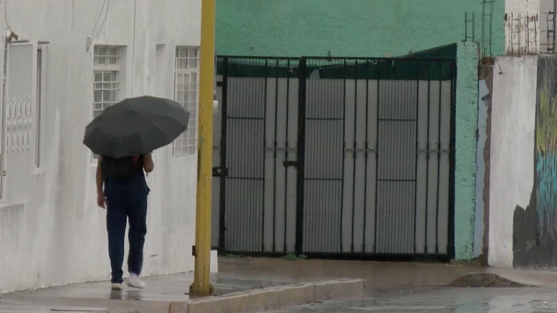 Persona con paraguas