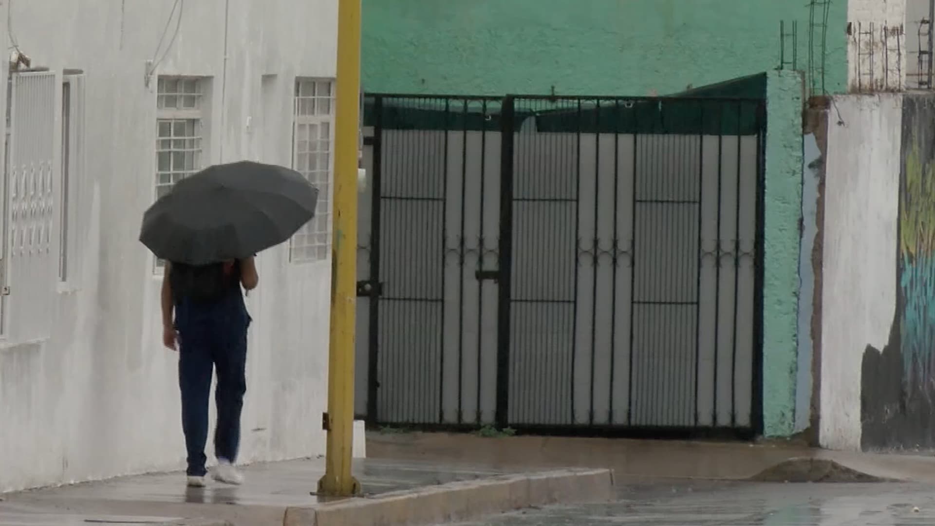 Persona con paraguas