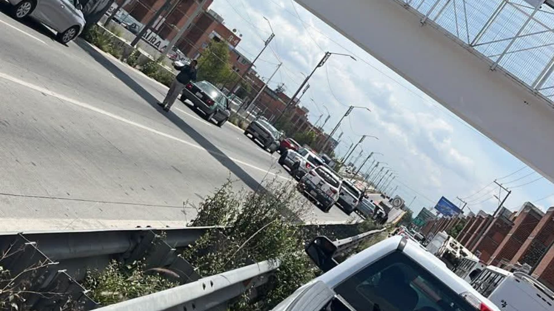 No hay paso en carriles del Periférico de Puebla.