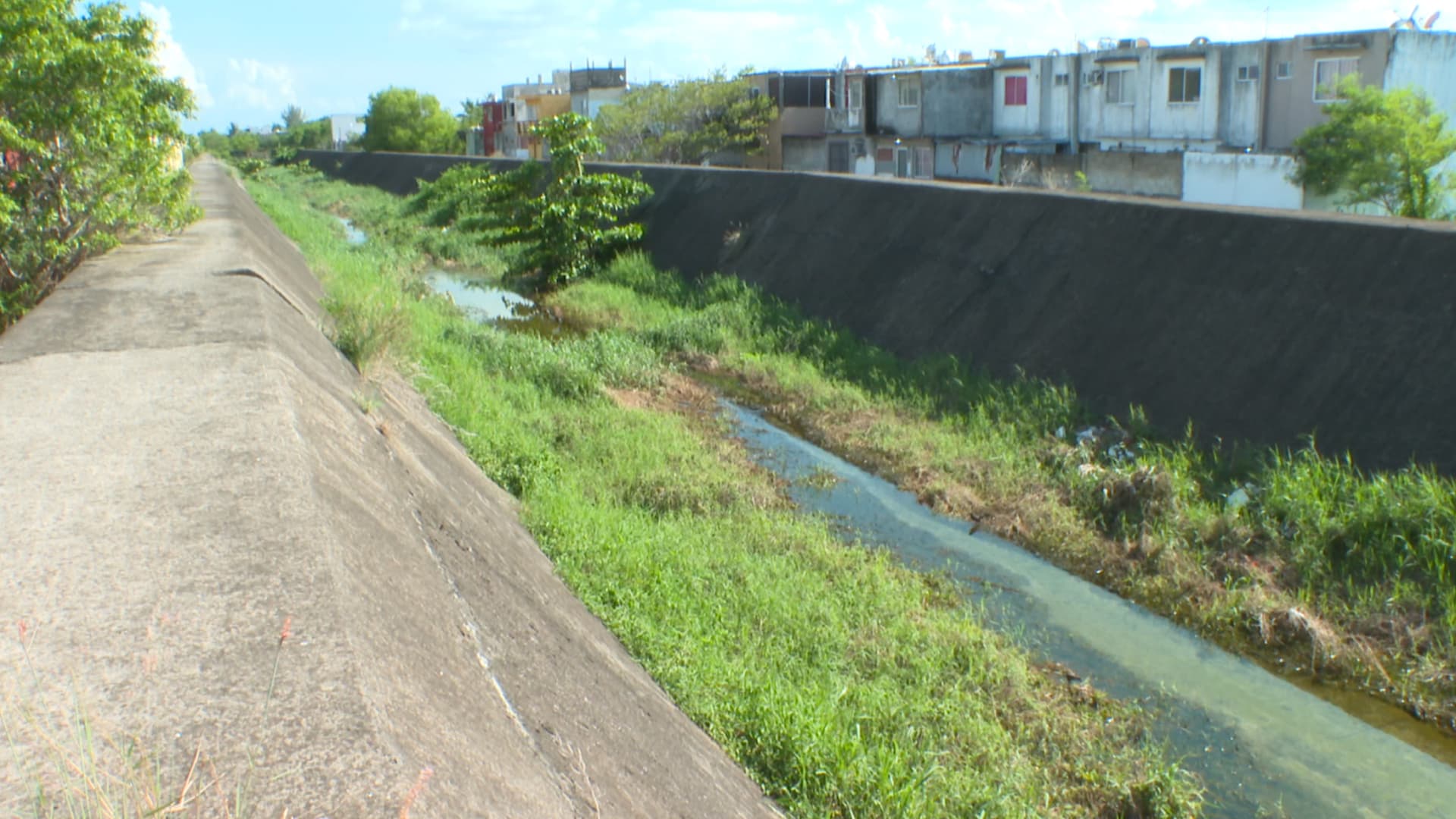Habitantes de Medellín de Bravo Veracruz Piden la Limpieza y Desasolve de Canal Pluvial