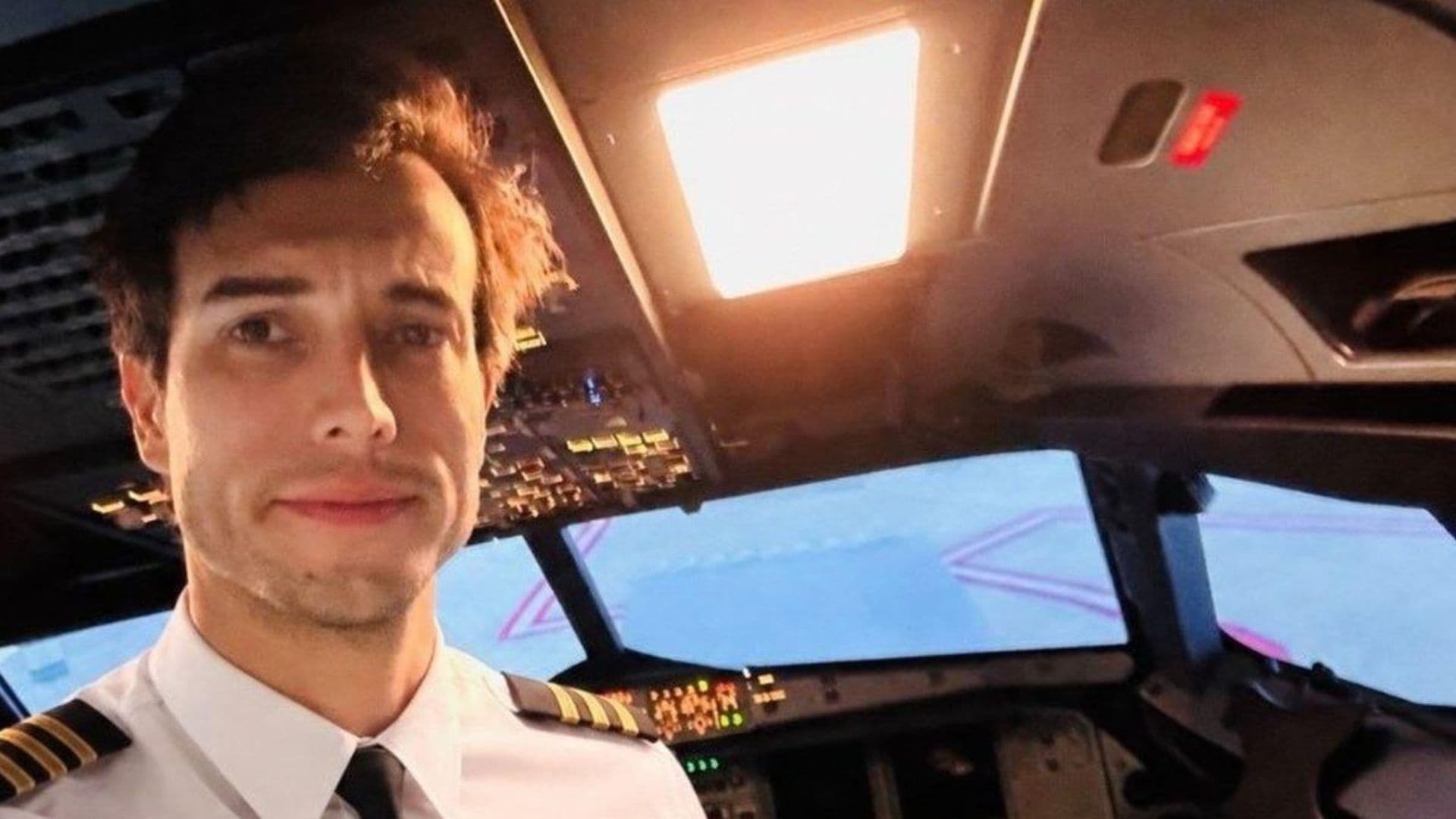 Piloto se lanza de un avión