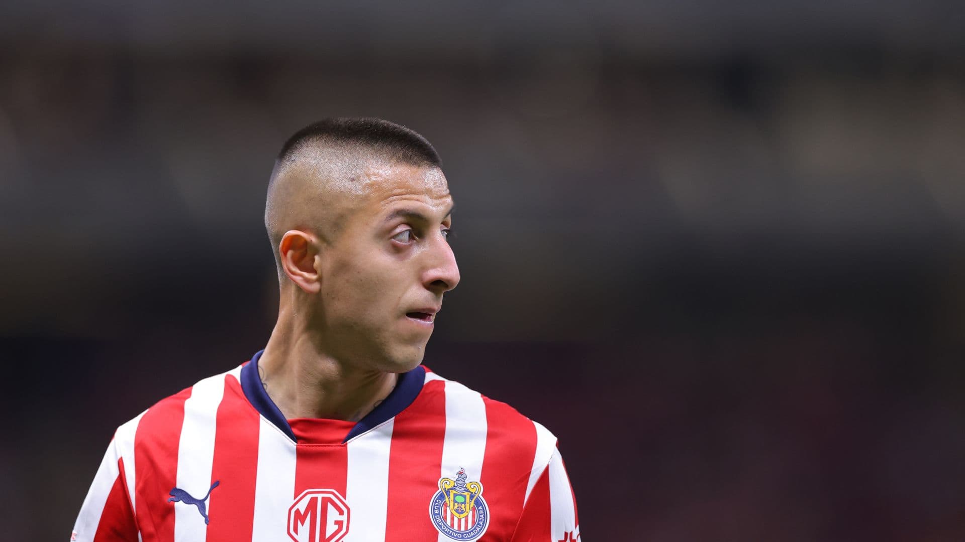 Roberto Alvarado, jugador de las Chivas