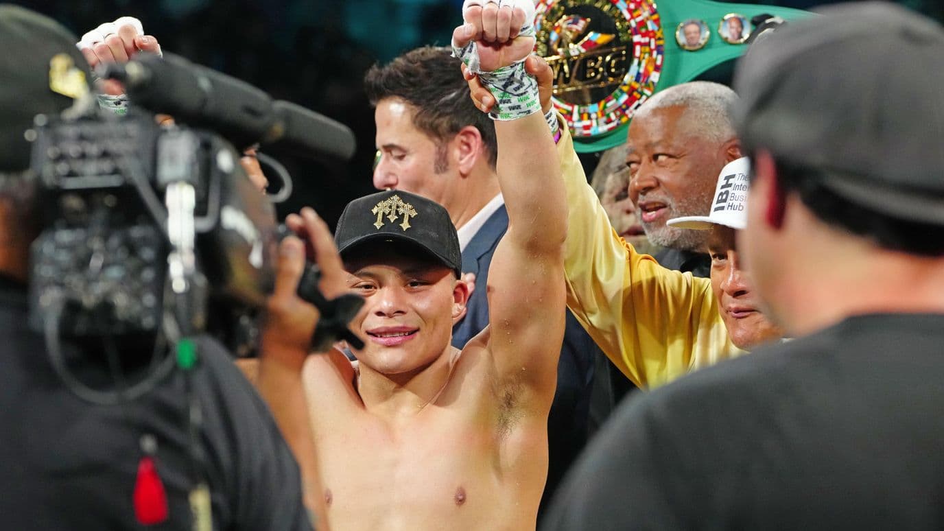 Isaac 'Pitbull' Cruz luego de un combate de boxeo