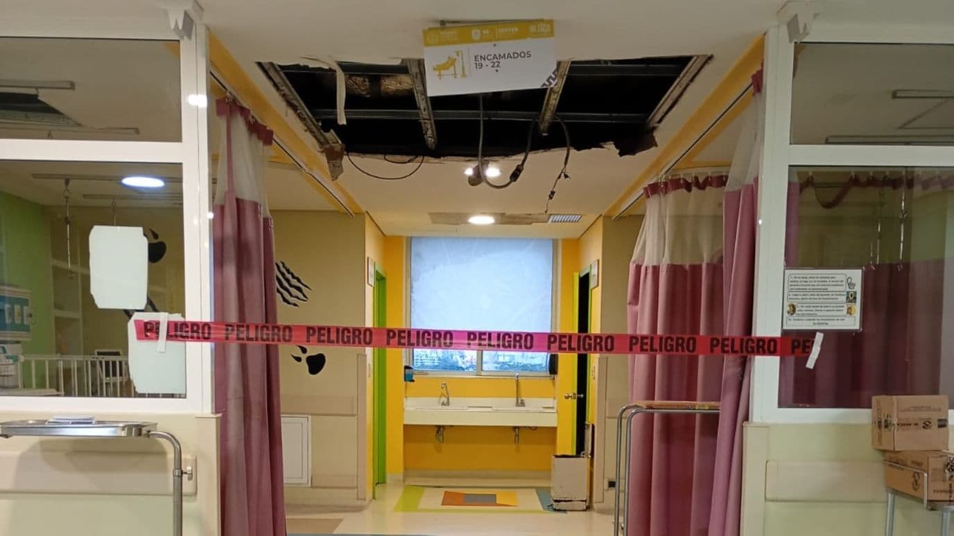 Plafón cae en hospital infantil de Veracruz.