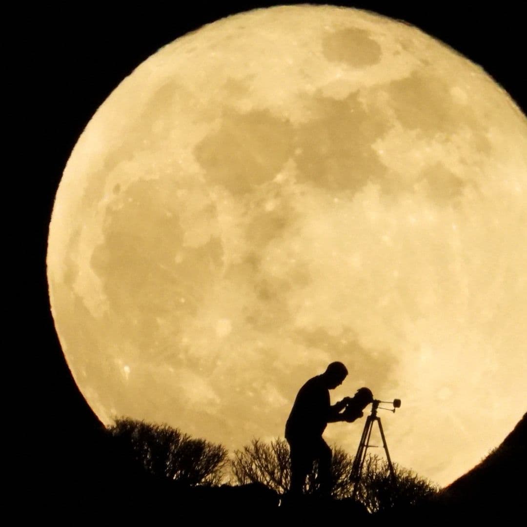 ¿Qué Planeta Está Junto a la Luna Esta Noche? Así Puedes Ver el Fenómeno Astronómico