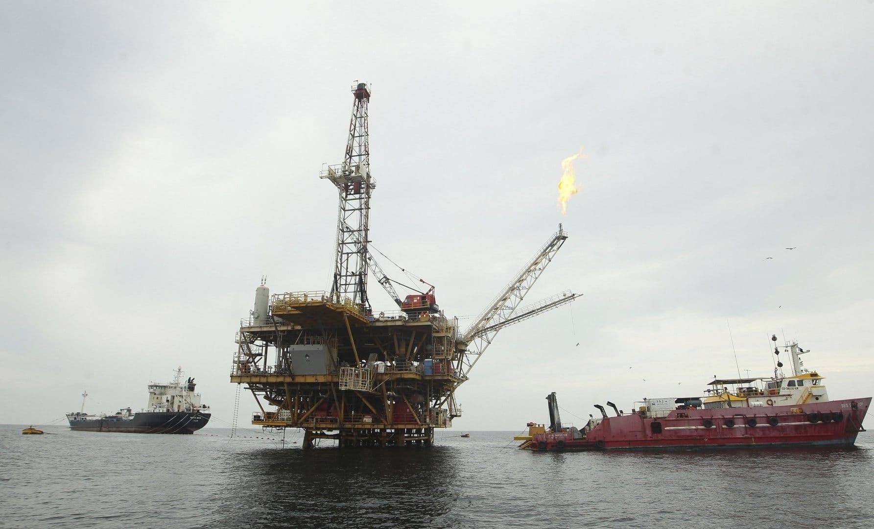 Trump enfrenta el alza del petróleo antes de las elecciones.