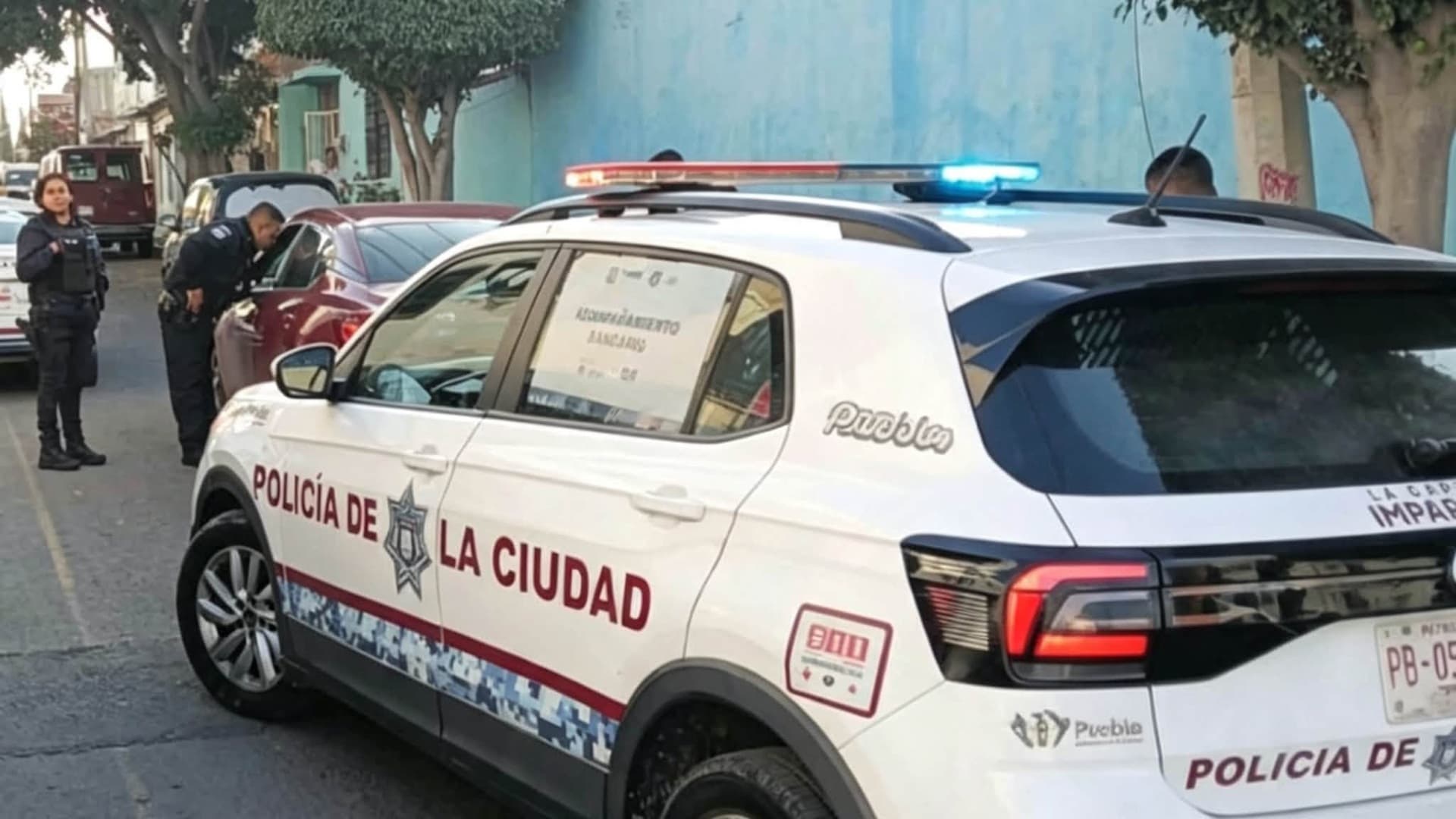 Supuestos agentes ministeriales disparan al aire en la ciudad de Puebla.