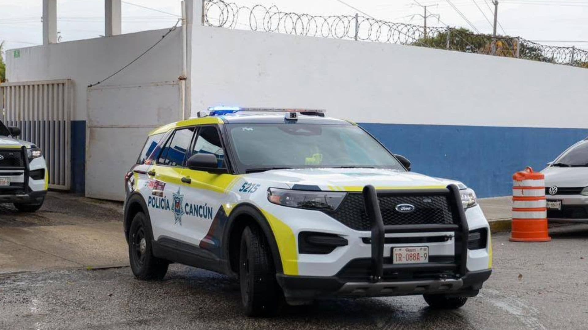 Los policías fueron detenidos por extorsionar a turistas en Cancún