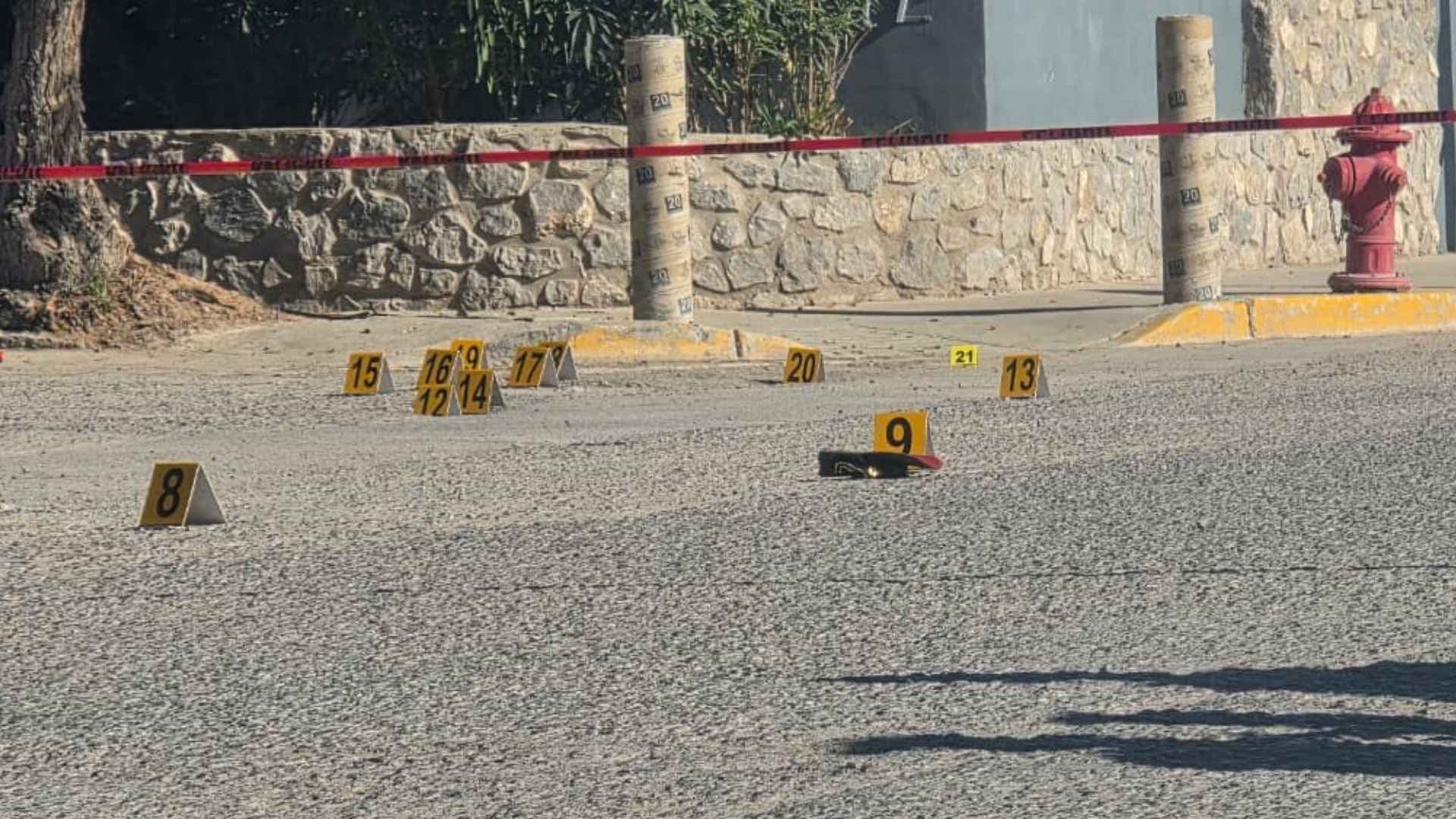 Sujetos armados disparan contra dos hombres