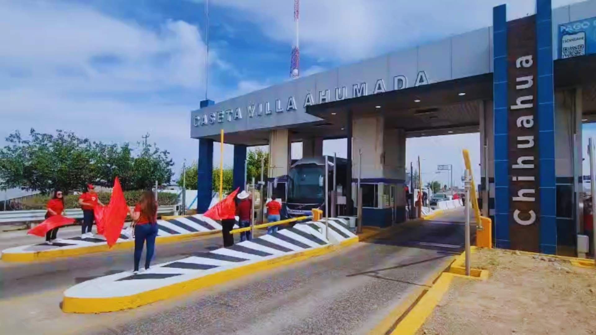 Maestros se Manifiestan en Distintas Casetas del Estado de Chihuahua