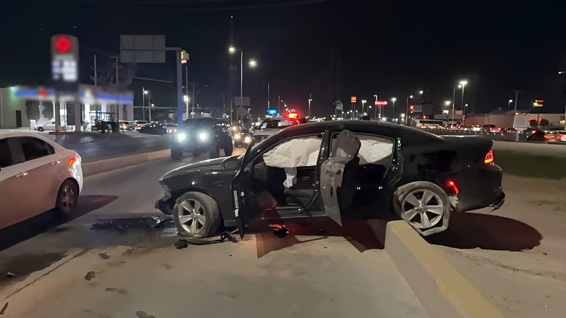 Conductor abandona vehículo tras accidente