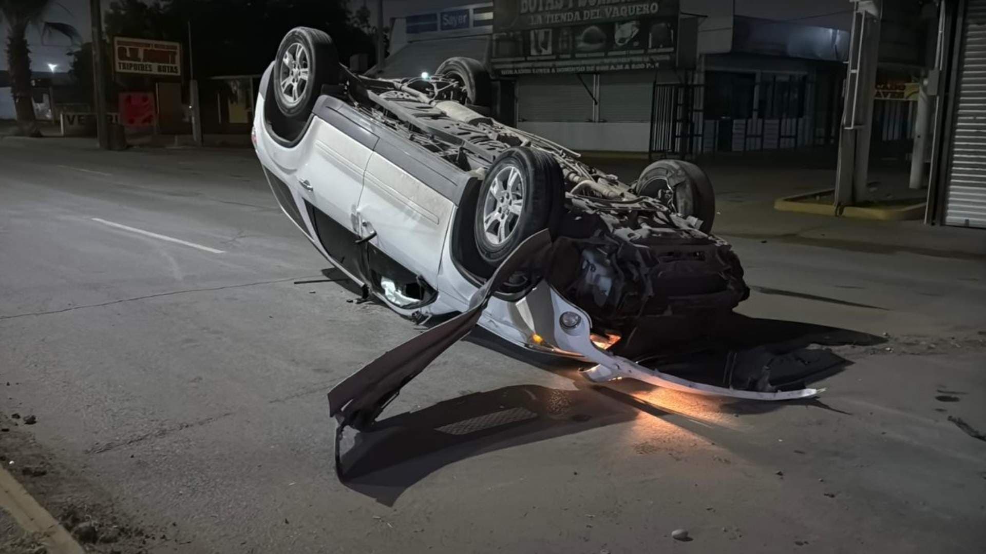 Personal de un Club Nocturno Auxilió al Conductor