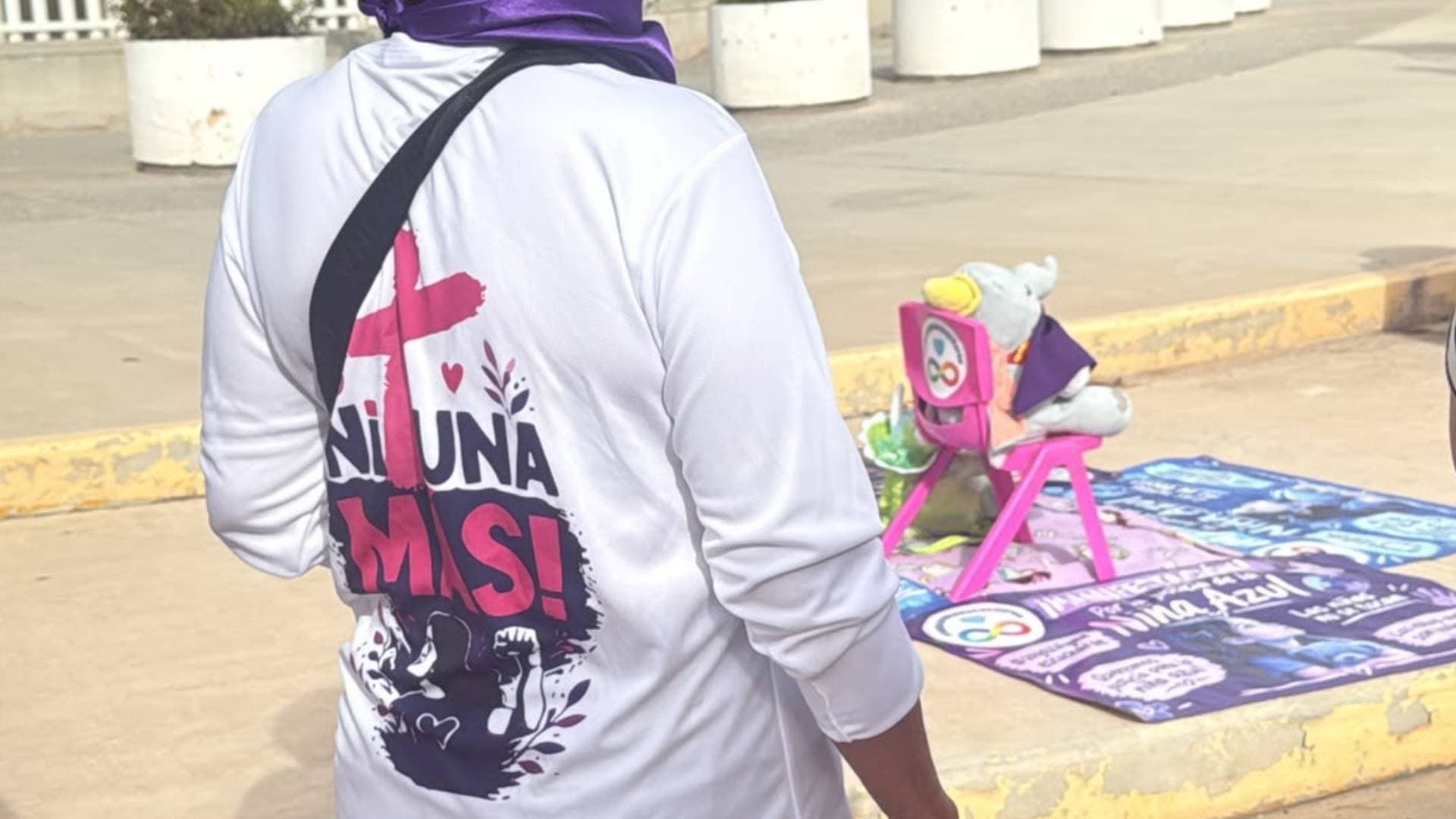 Madre se Manifiesta por Presunto Abuso