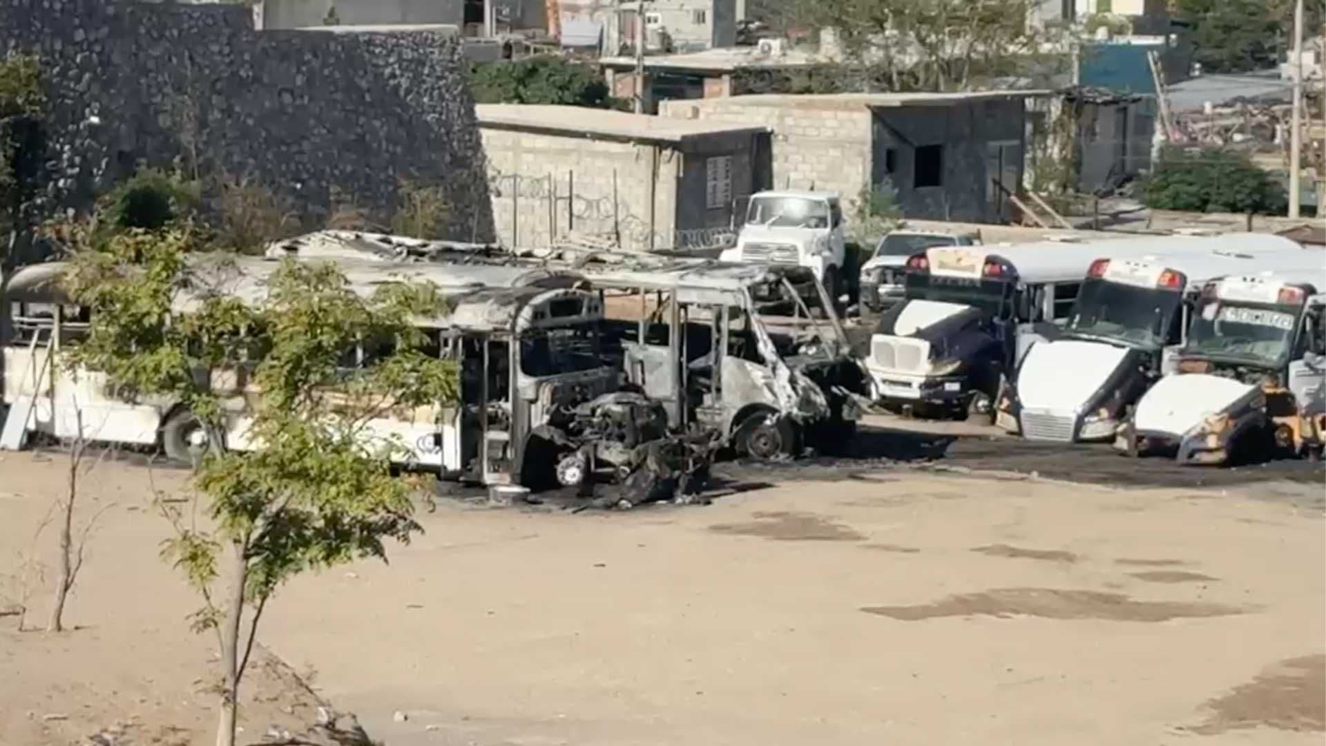 Incendian Dos Unidades de Transporte de Personal