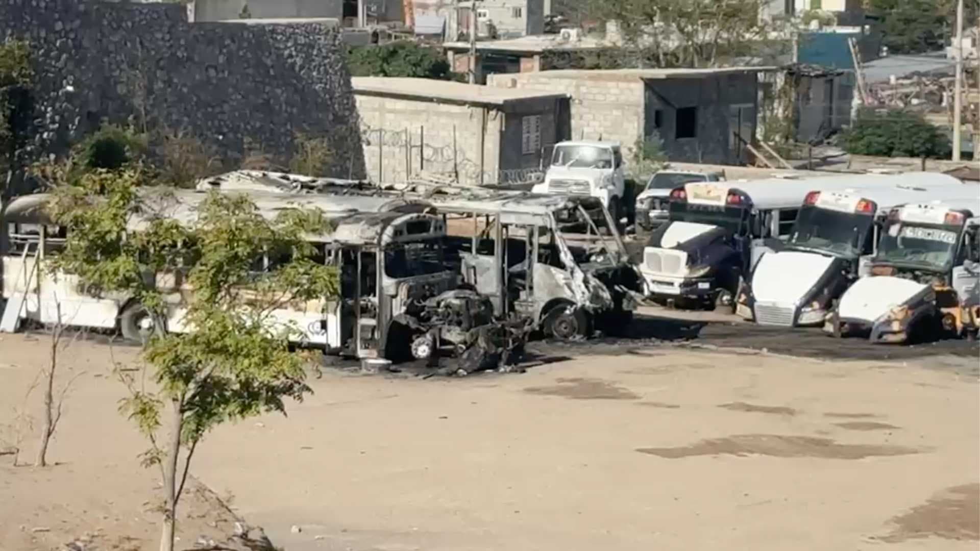 Incendian Dos Unidades de Transporte de Personal