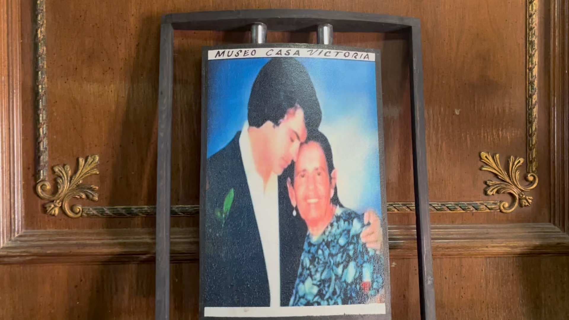 Juan Gabriel Junto a su Madre Victoria Valadez