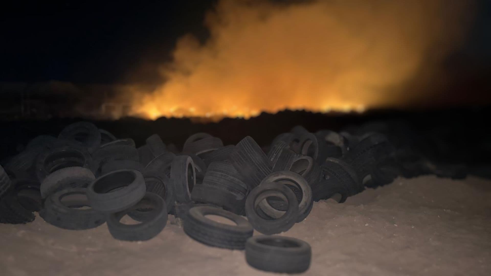 Maquinaria Pesada Permanece en la Zona