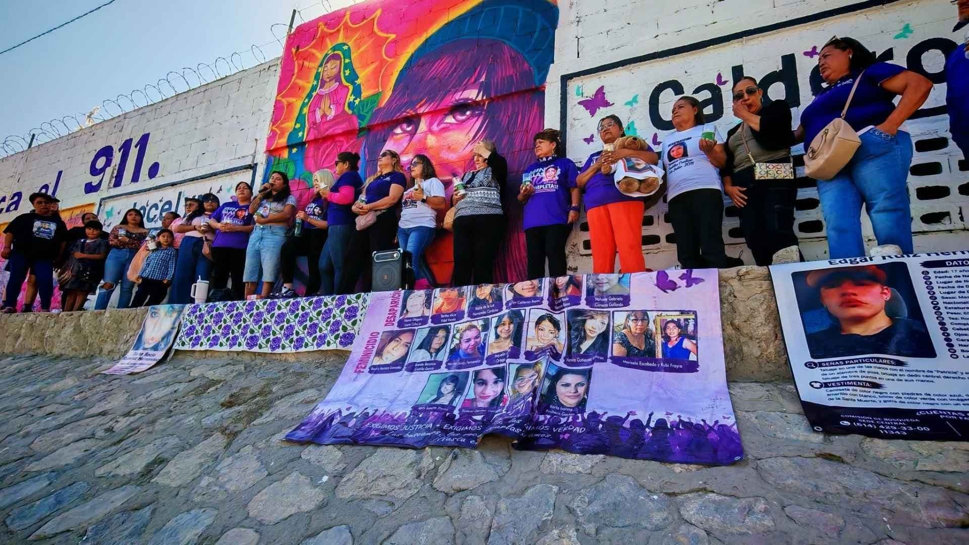 Madres Buscadoras se Reúnen en Mural