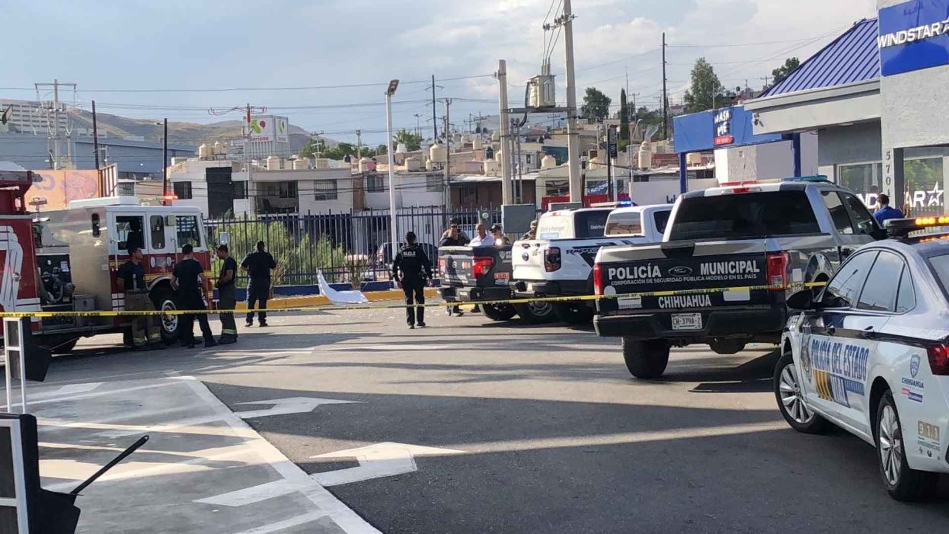 Mujer resulta herida tras explosión en autolavado