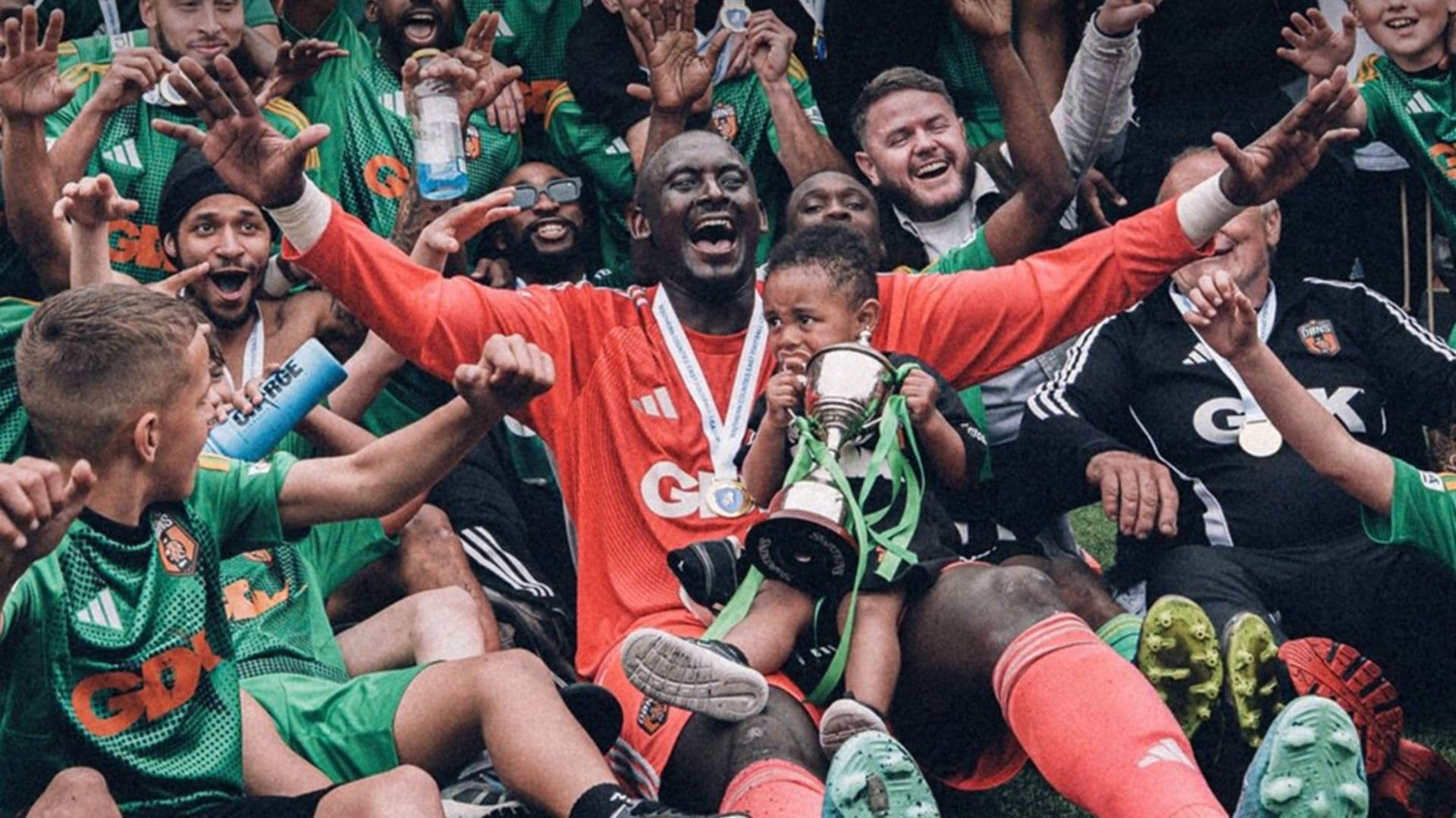 George Desmond Kamurasi, de Portero Amateur en Londres a Rey de Uganda