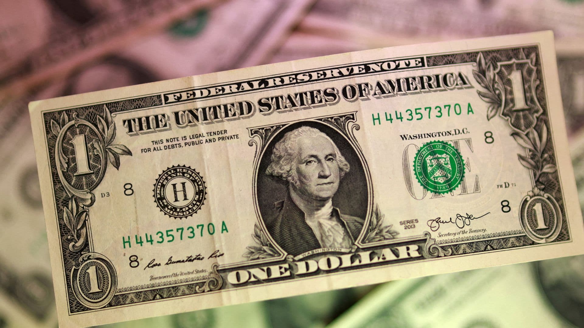 El precio del dólar estadounidense cambia durante toda la jornada