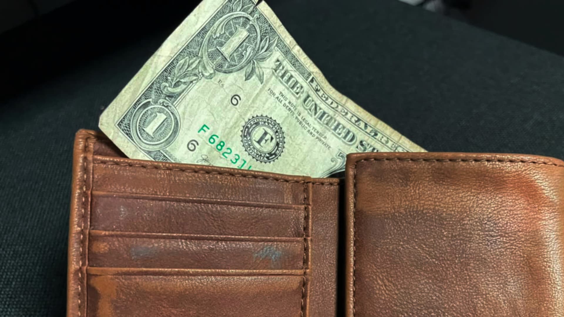 Dólar Estadounidense Se Cotiza por Debajo del Piso de los 17 Pesos Mexicanos
