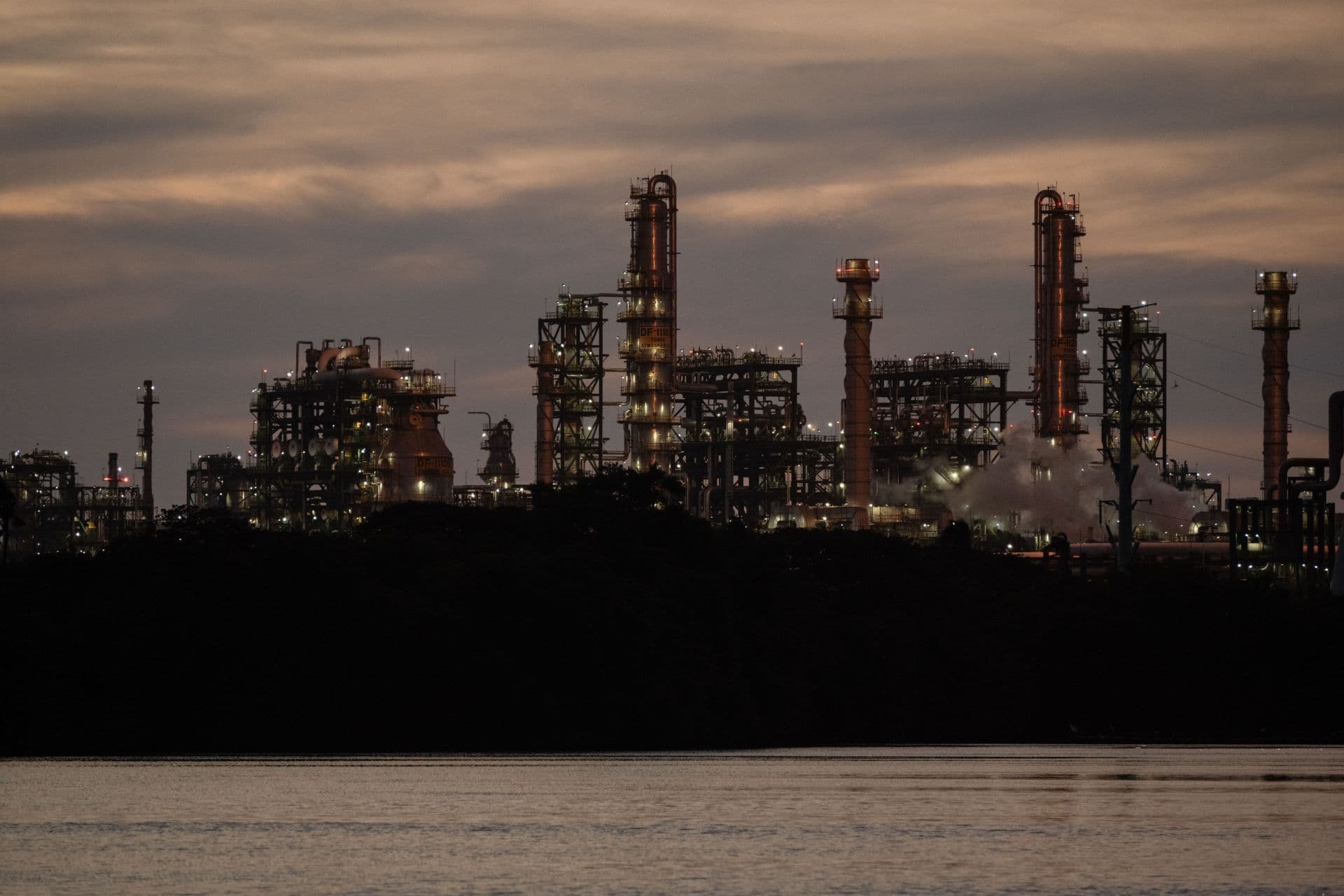 Plantas de proceso de la Refinería Olmeca, en Dos Bocas, Tabasco, donde se transforma el crudo en combustibles como gasolina y diésel