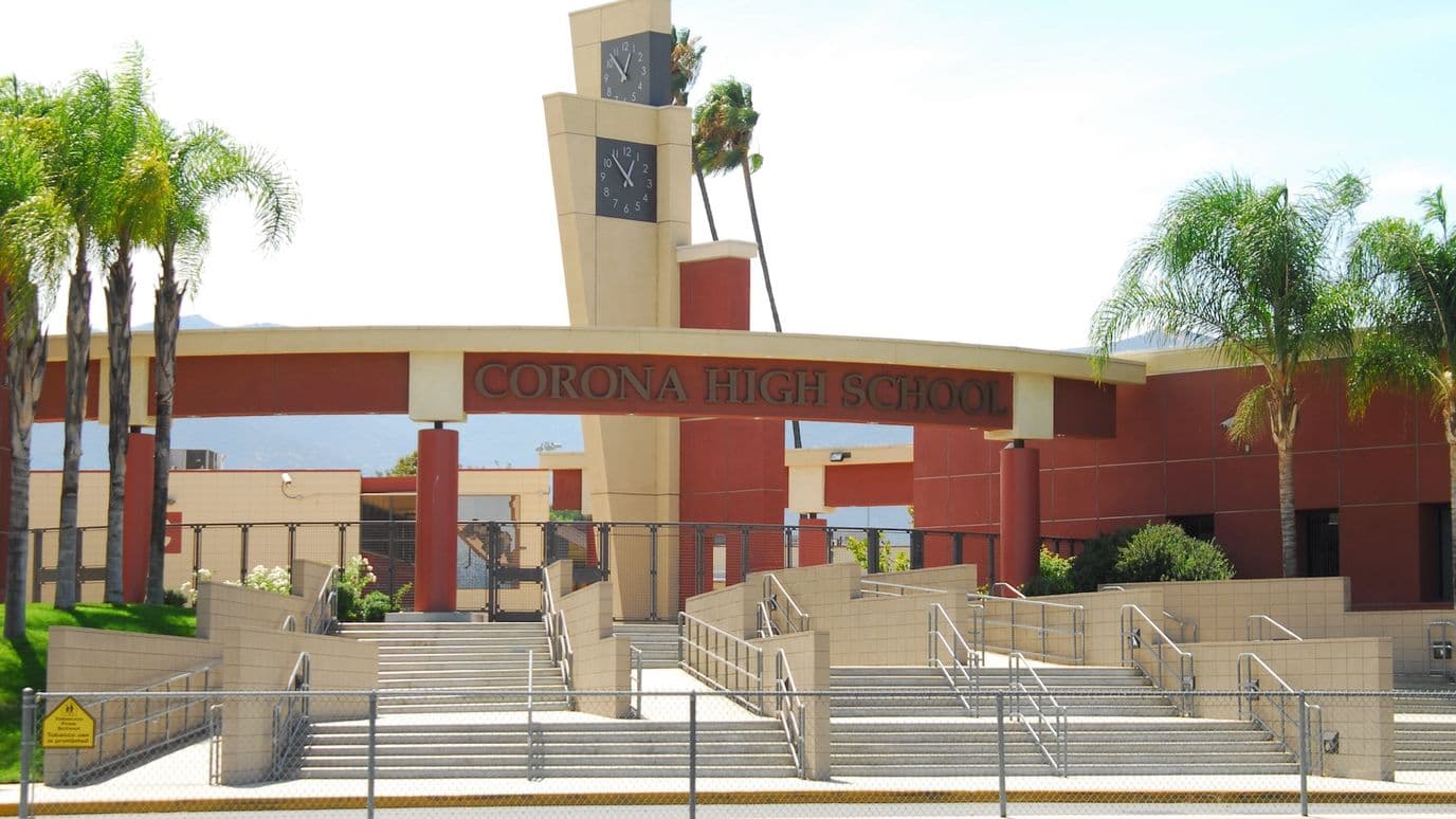 Preparatoria Corona High School en California