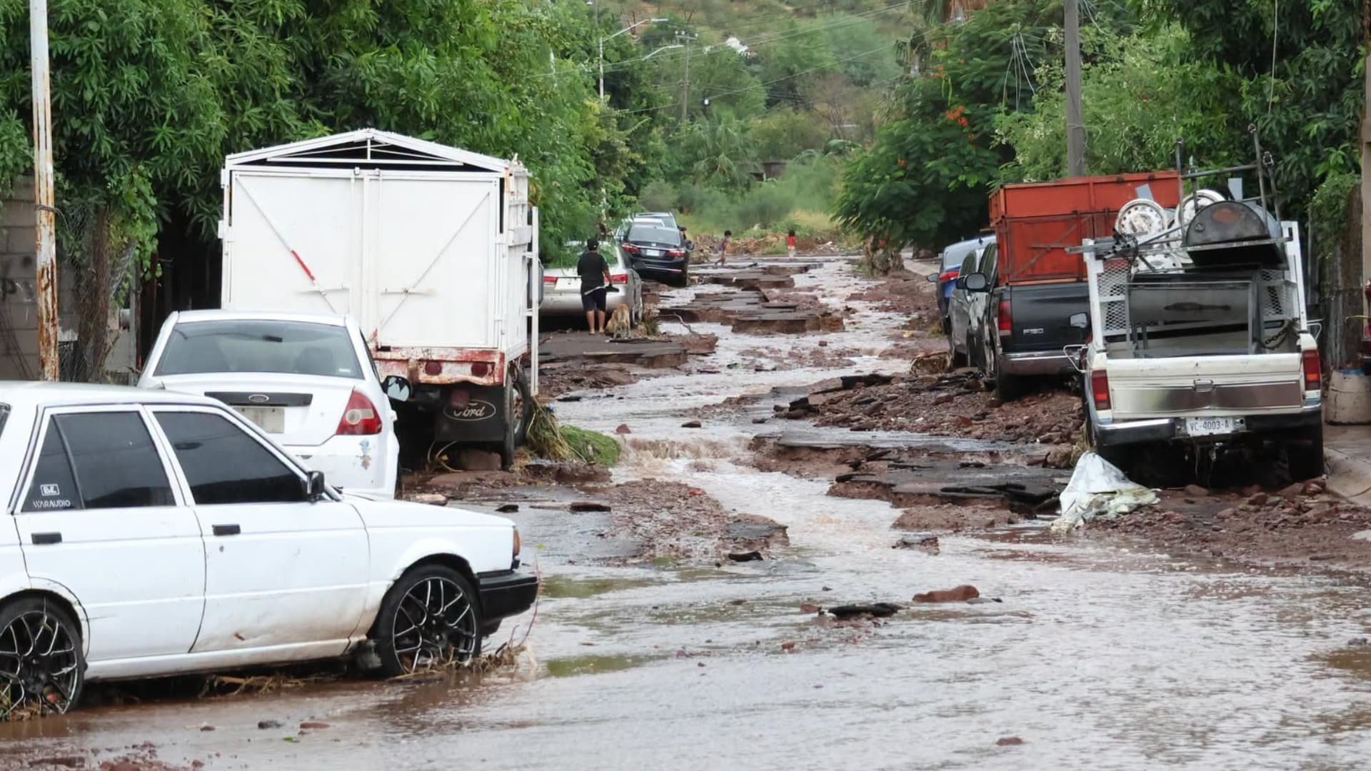 Habitantes de la zona sur de Guaymas observan las afectaciones causadas por las lluvias