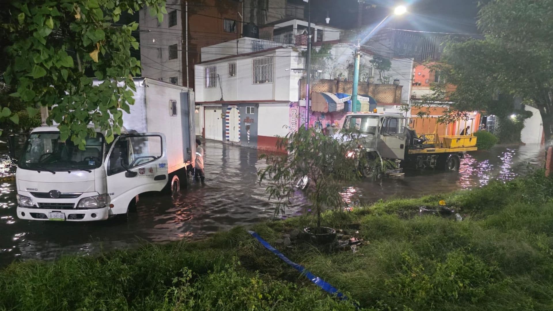 Camions Vactor atienden una inundación en la alcaldía Gustavo A. Madero