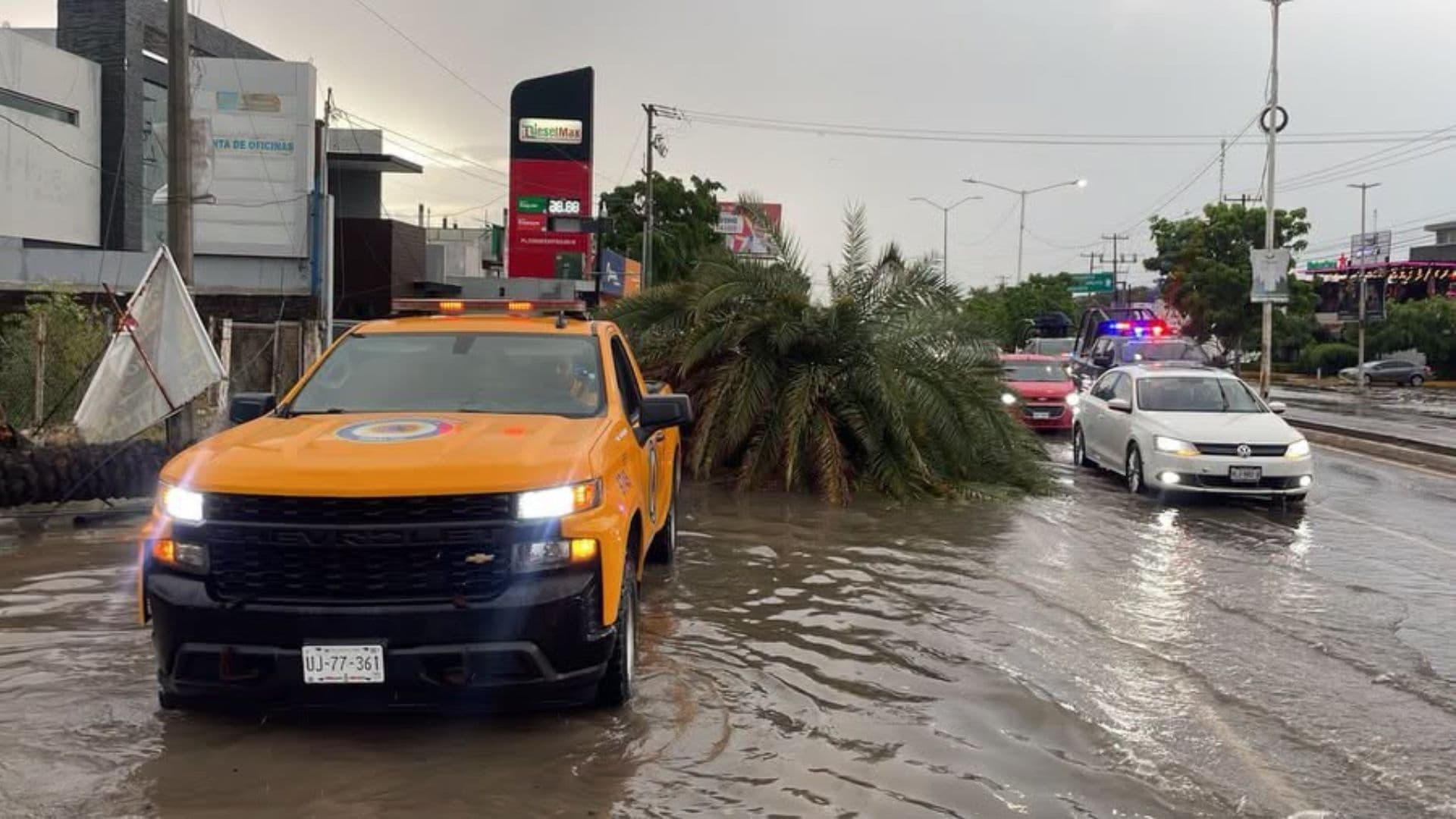 Protección Civil estatal vigila las inundaciones en Culiacán, Sinaloa
