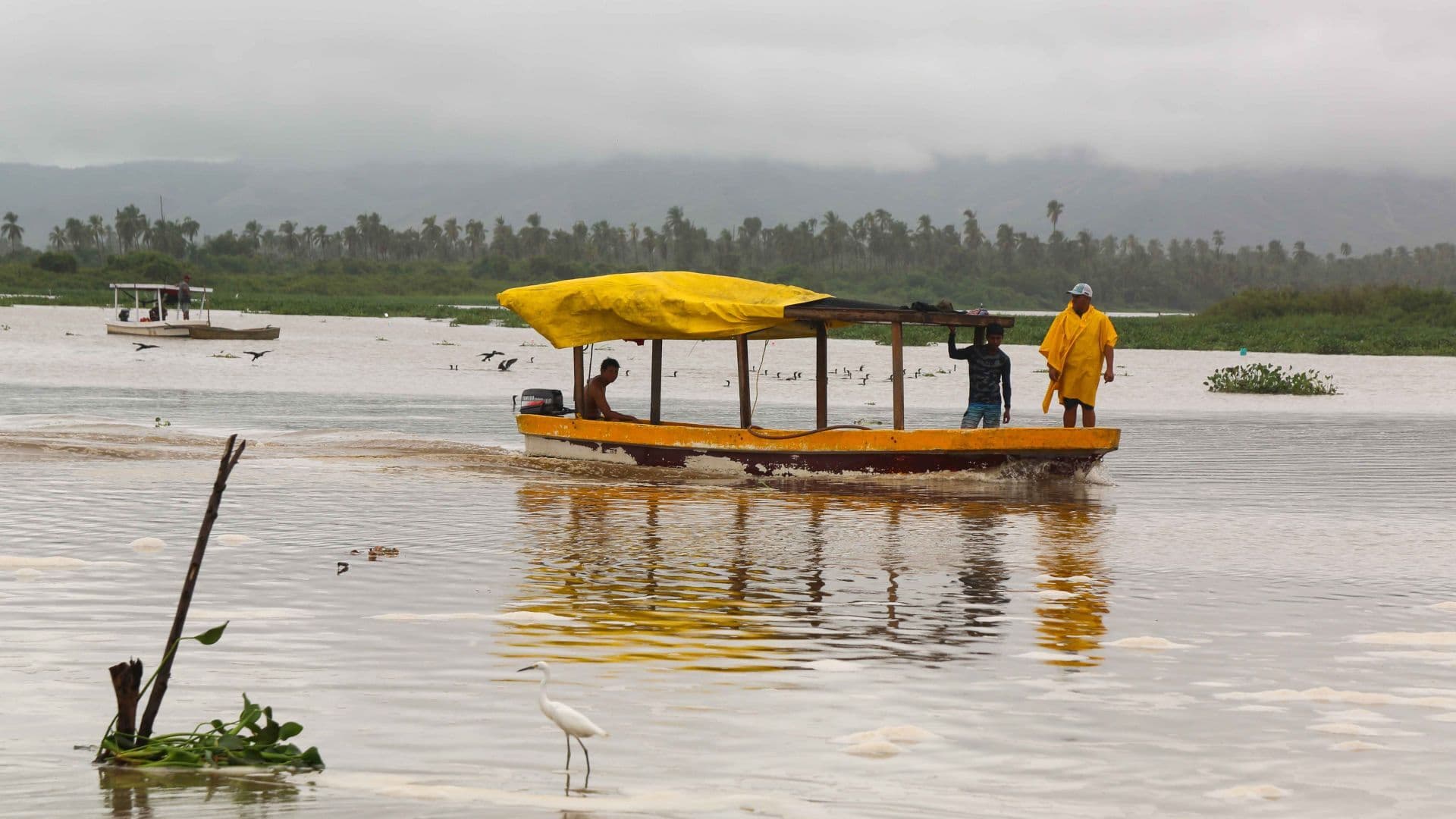 Pescadores en Barra de Coyuca, Guerrero