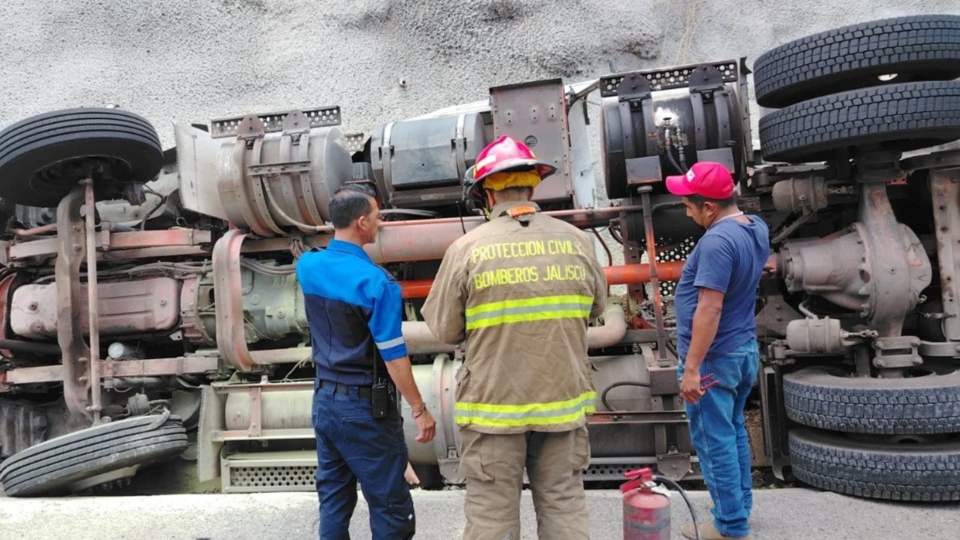 Cierran ambos carriles de autopista Lagos de Moreno – San Juan de los Lagos