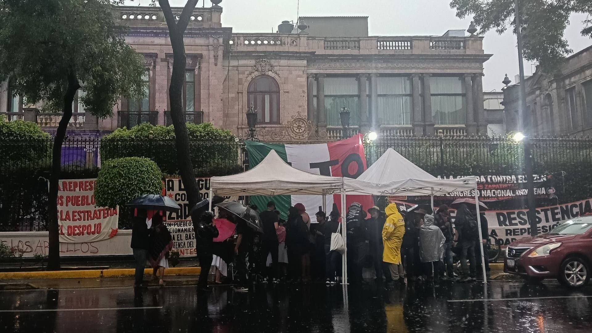 Protesta afuera de la Segob