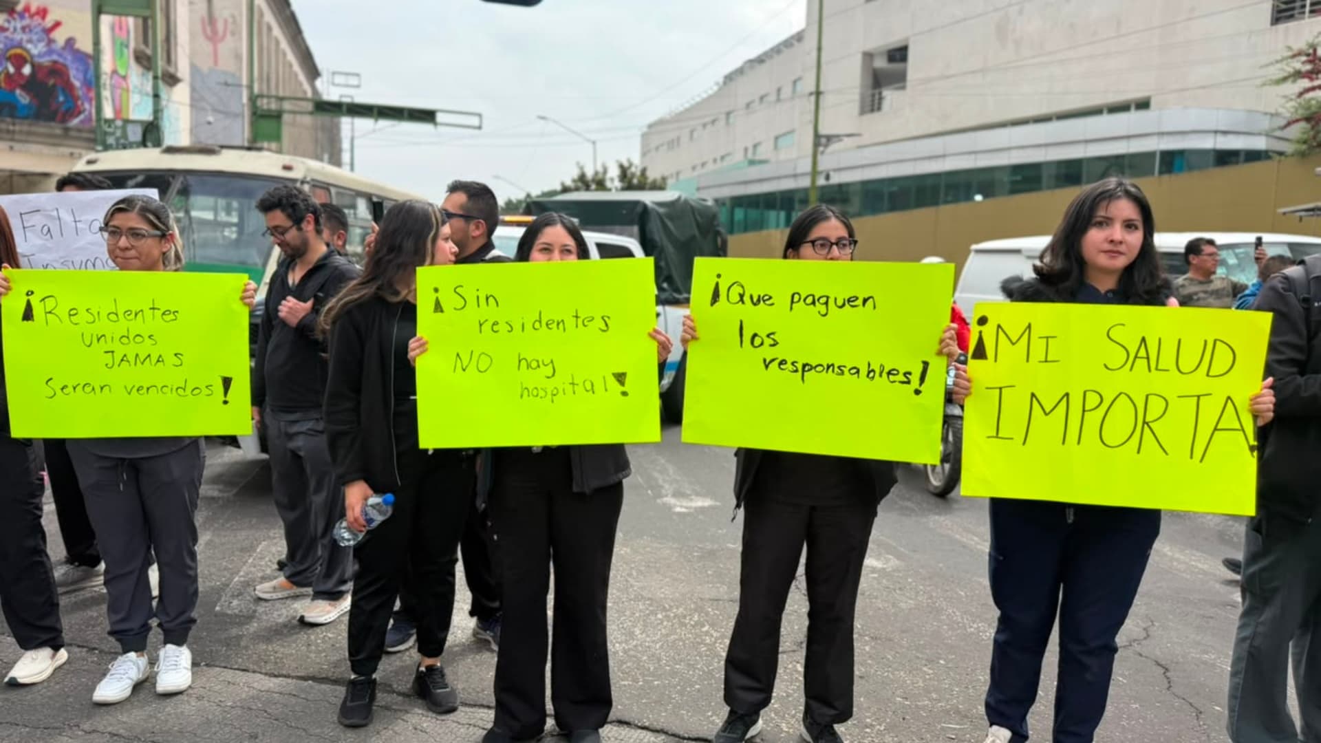 Protesta de médicos residentes del Hospital General en CDMX