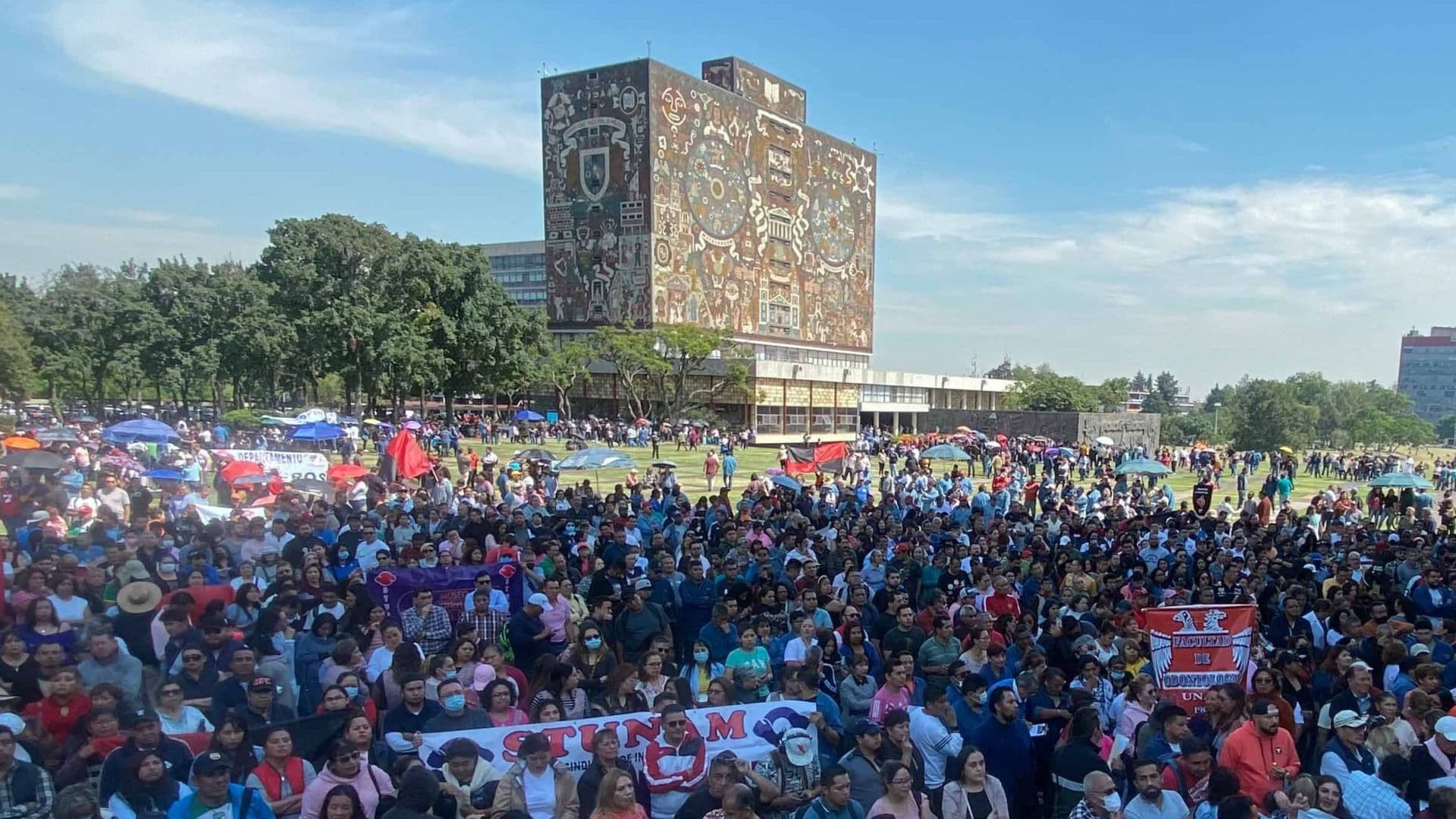 Cientos de trabajadores del STUNAM protestan en Rectoría en octubre 2023. Foto: Cuartoscuro | Archivo