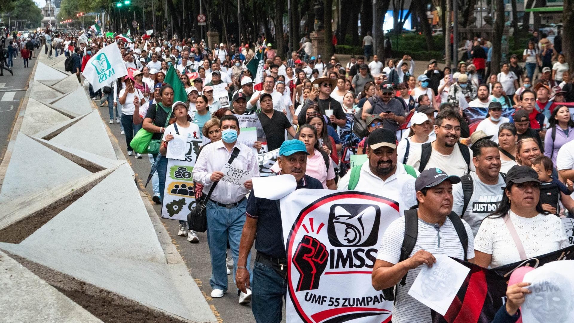 Marcha de trabajadores del IMSS