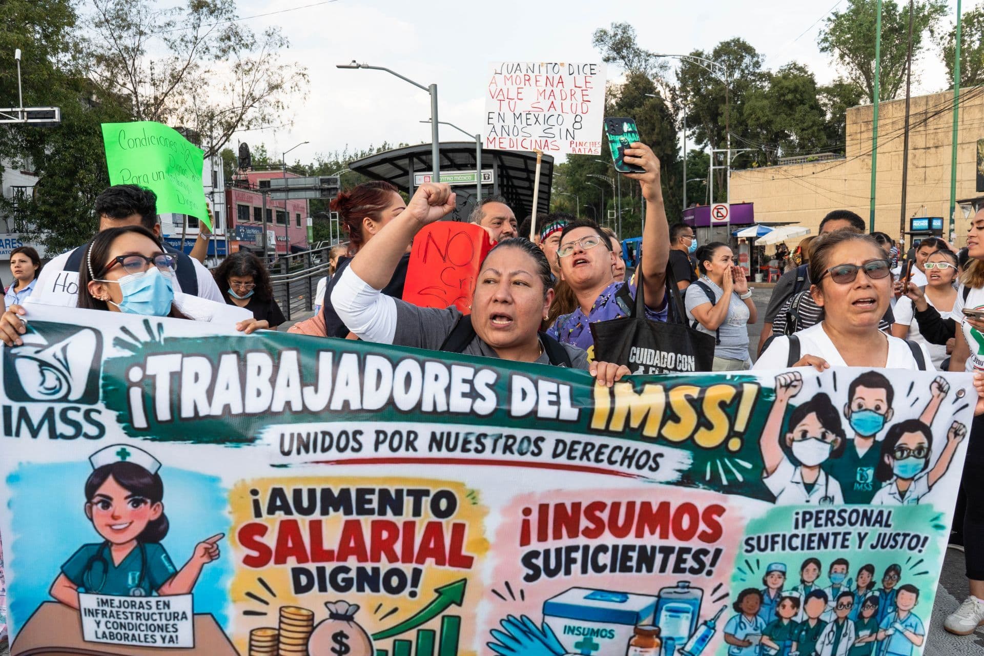 Bloqueo de trabajadores del IMSS