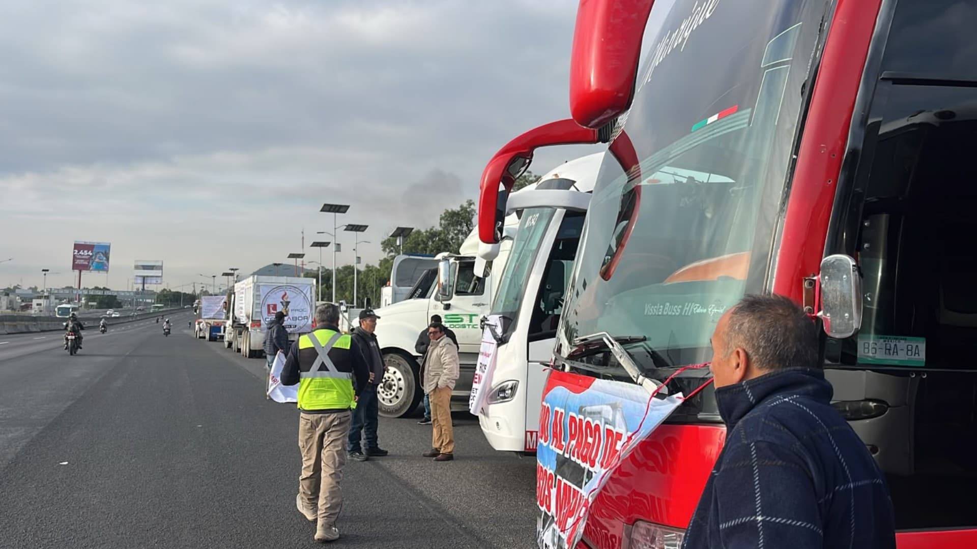 Transportistas en la autopista México-Pachuca este 26 de octubre 2026. Foto: N+