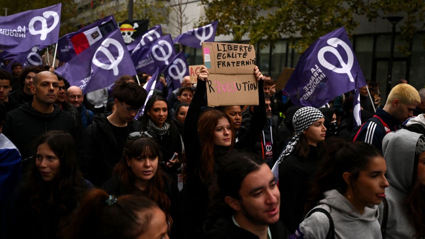 Jóvenes Protestan en Europa