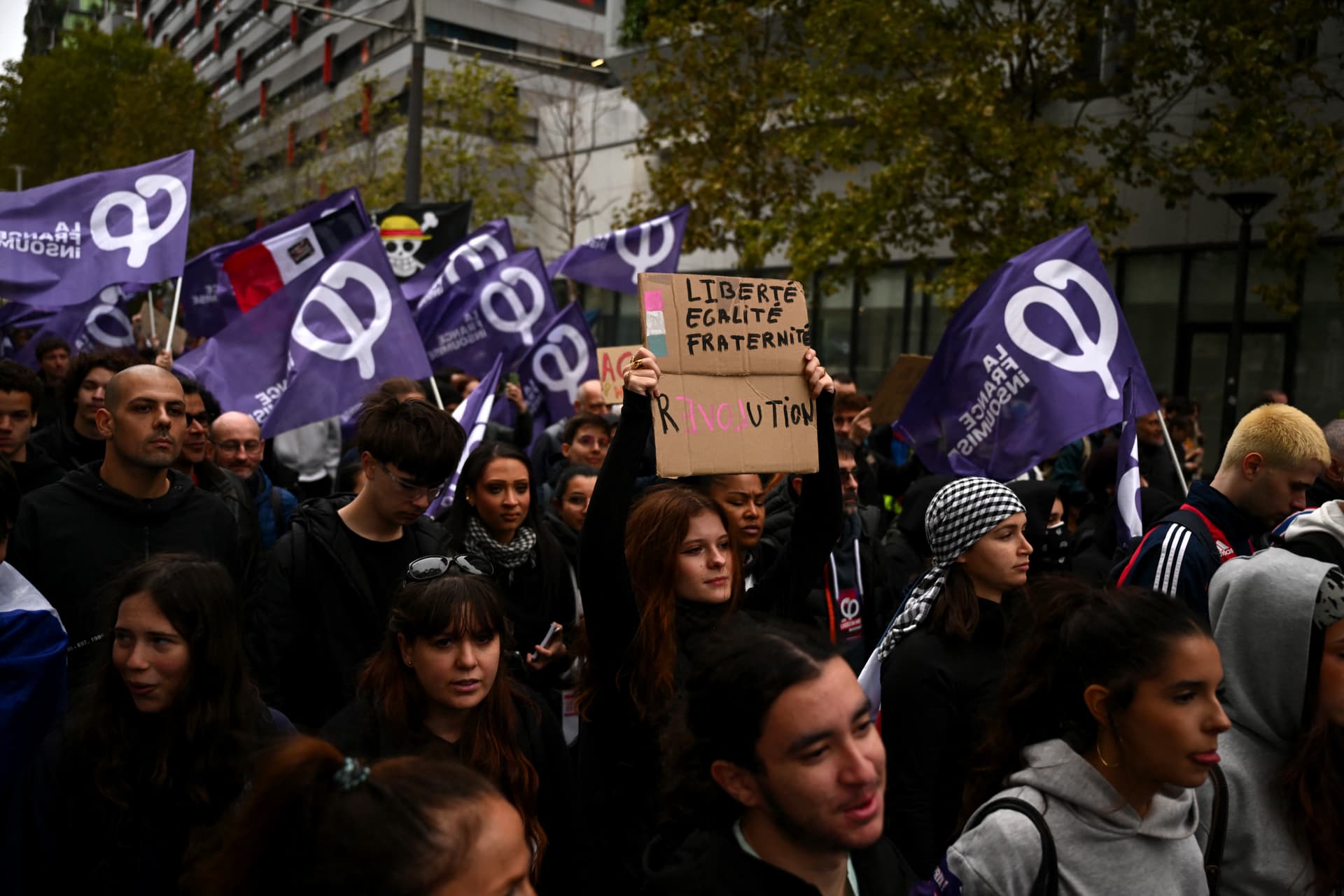 Jóvenes Protestan en Europa